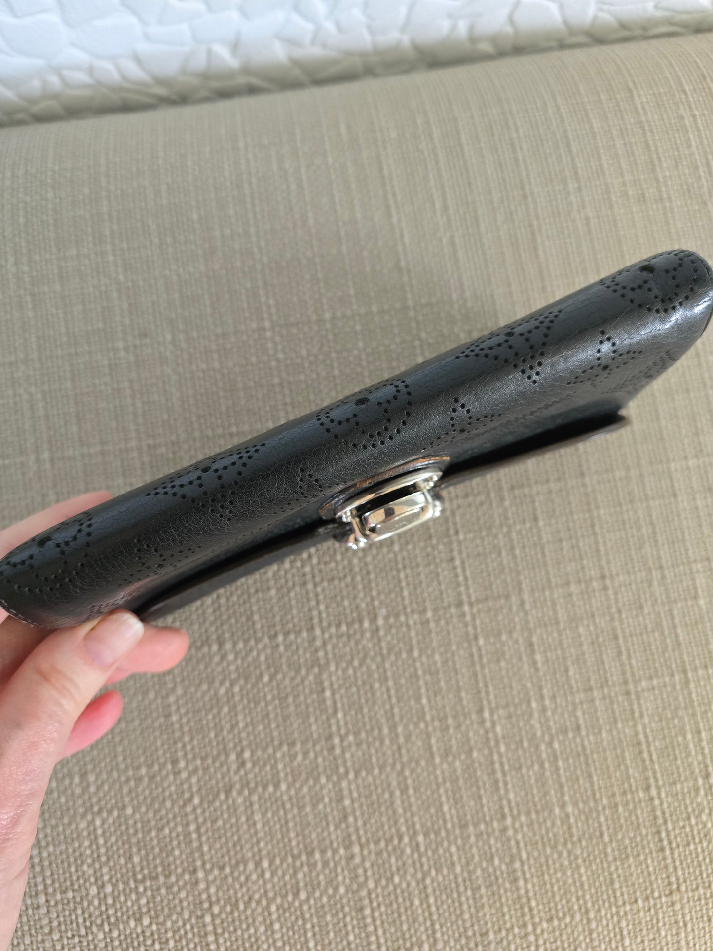 Louis Vuitton Portefeuille Amelia Mahina Leather Long Wallet Black