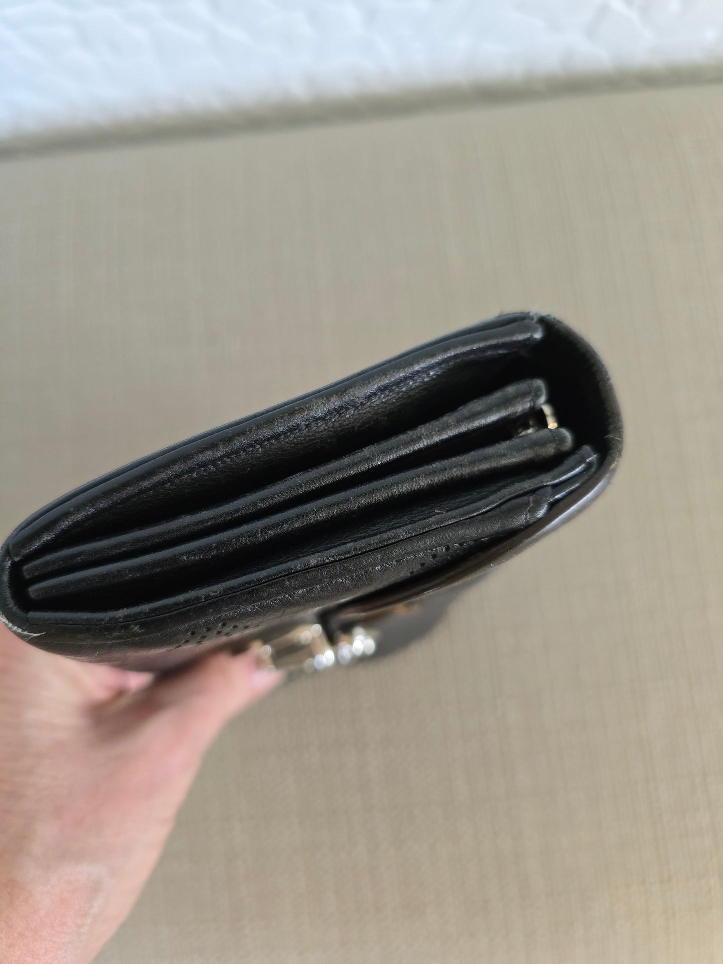 Louis Vuitton Portefeuille Amelia Mahina Leather Long Wallet Black