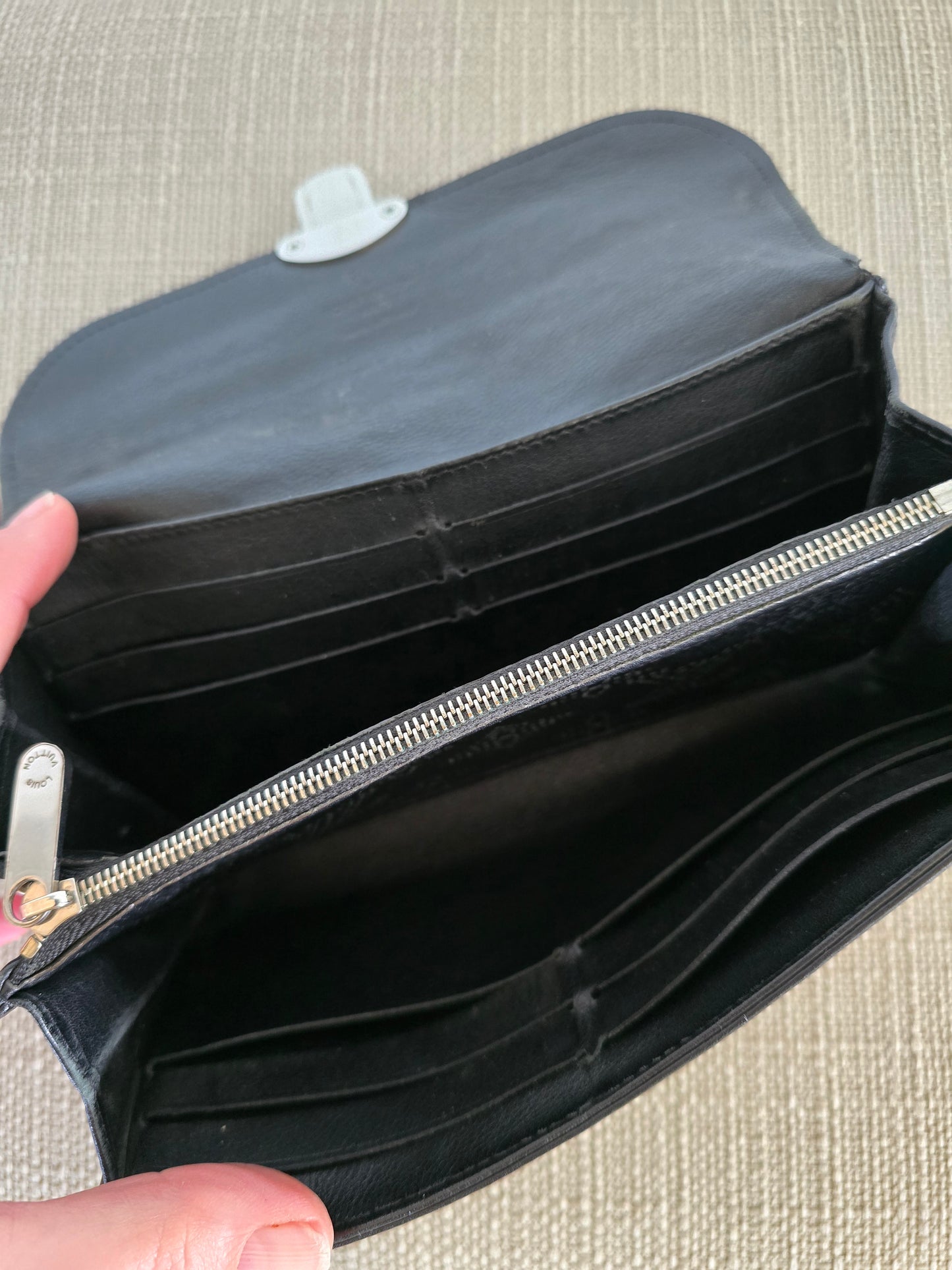 Louis Vuitton Portefeuille Amelia Mahina Leather Long Wallet Black