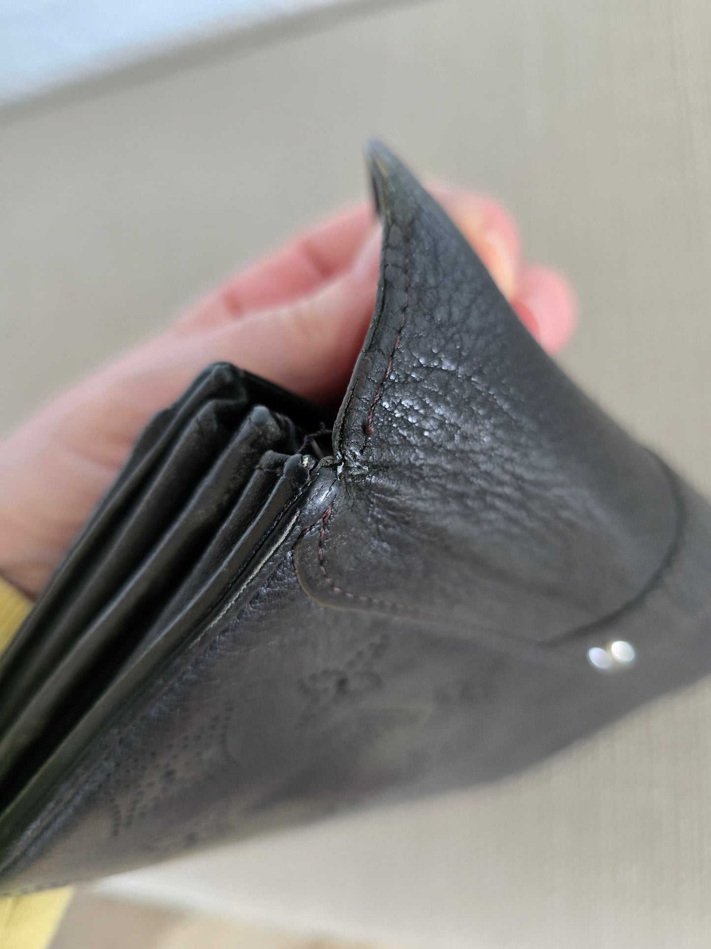 Louis Vuitton Portefeuille Amelia Mahina Leather Long Wallet Black