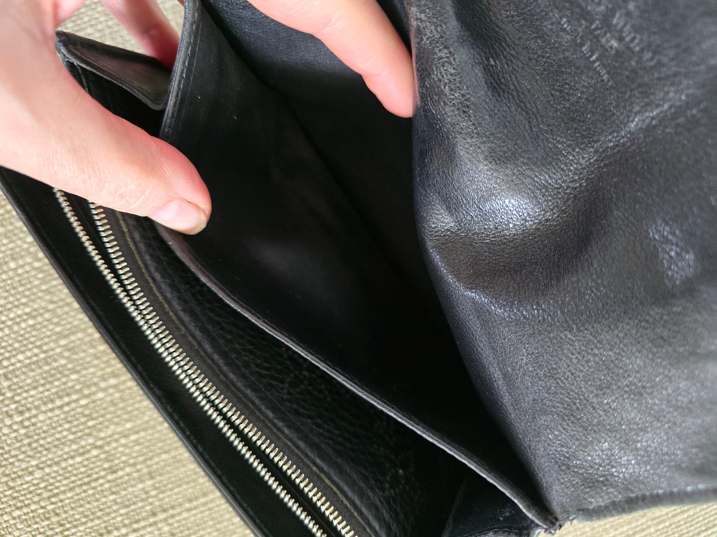 Louis Vuitton Portefeuille Amelia Mahina Leather Long Wallet Black