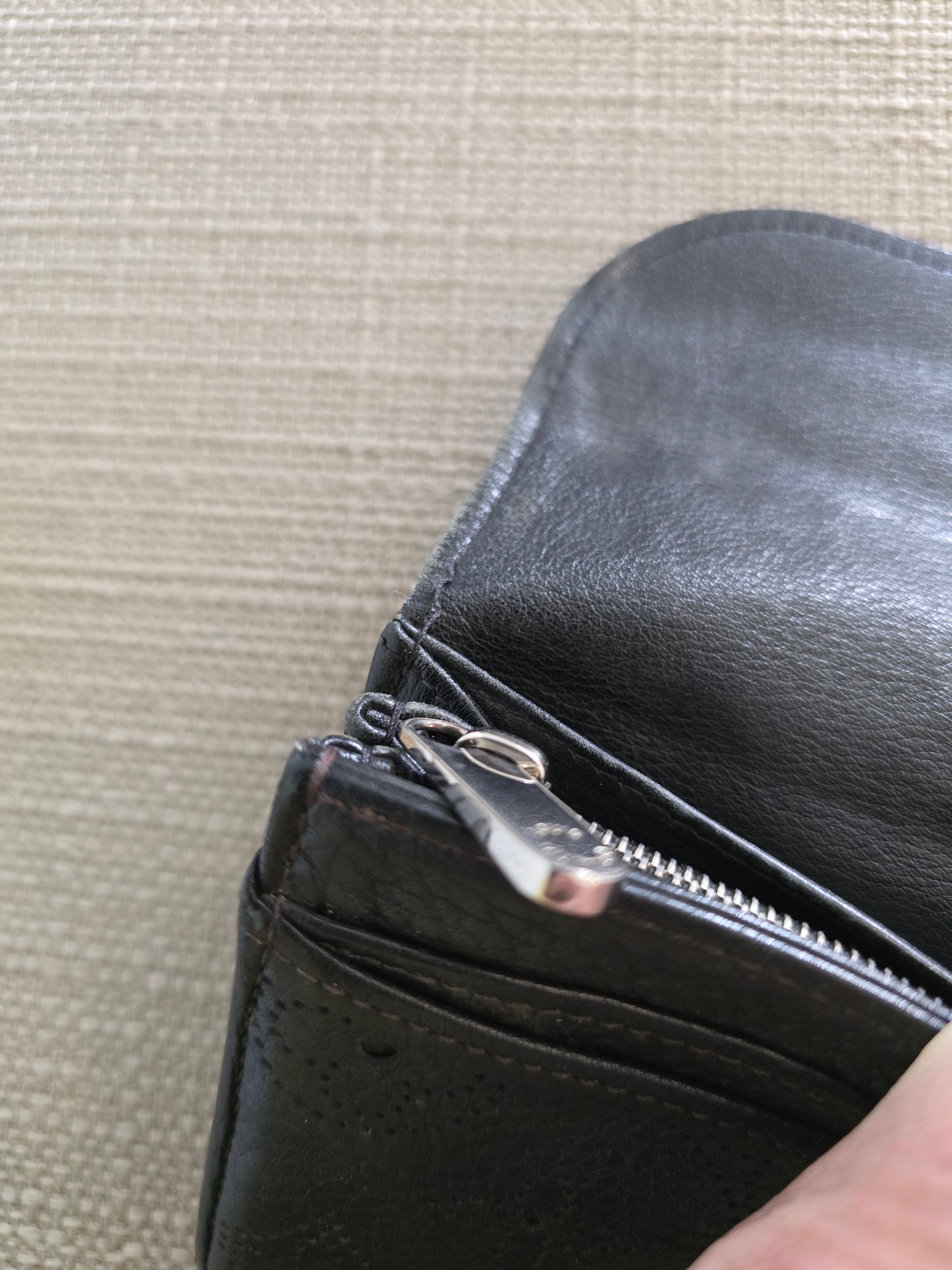 Louis Vuitton Portefeuille Amelia Mahina Leather Long Wallet Black