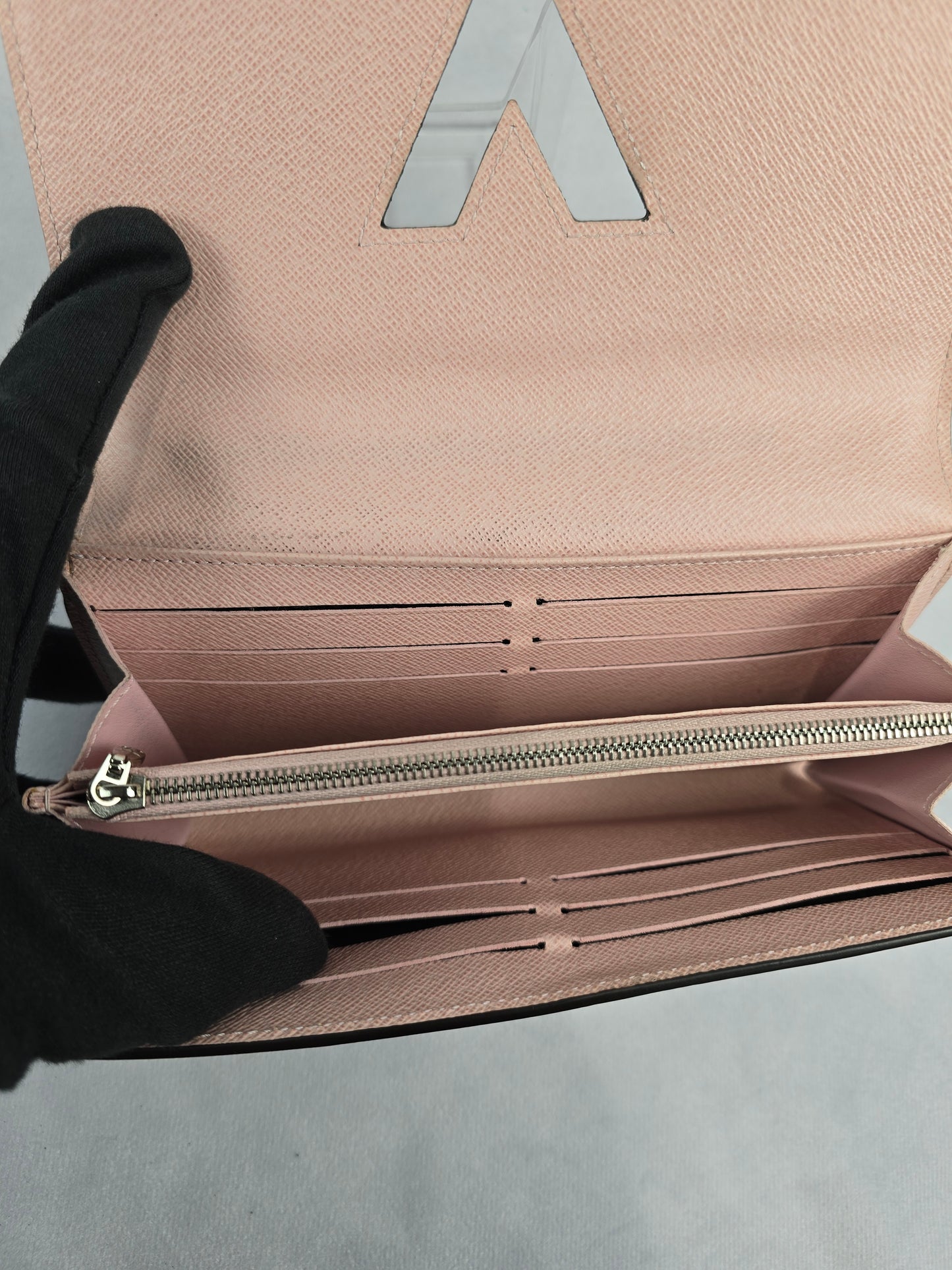 Louis Vuitton Twist Wallet in Rose Ballerina Epi Leather