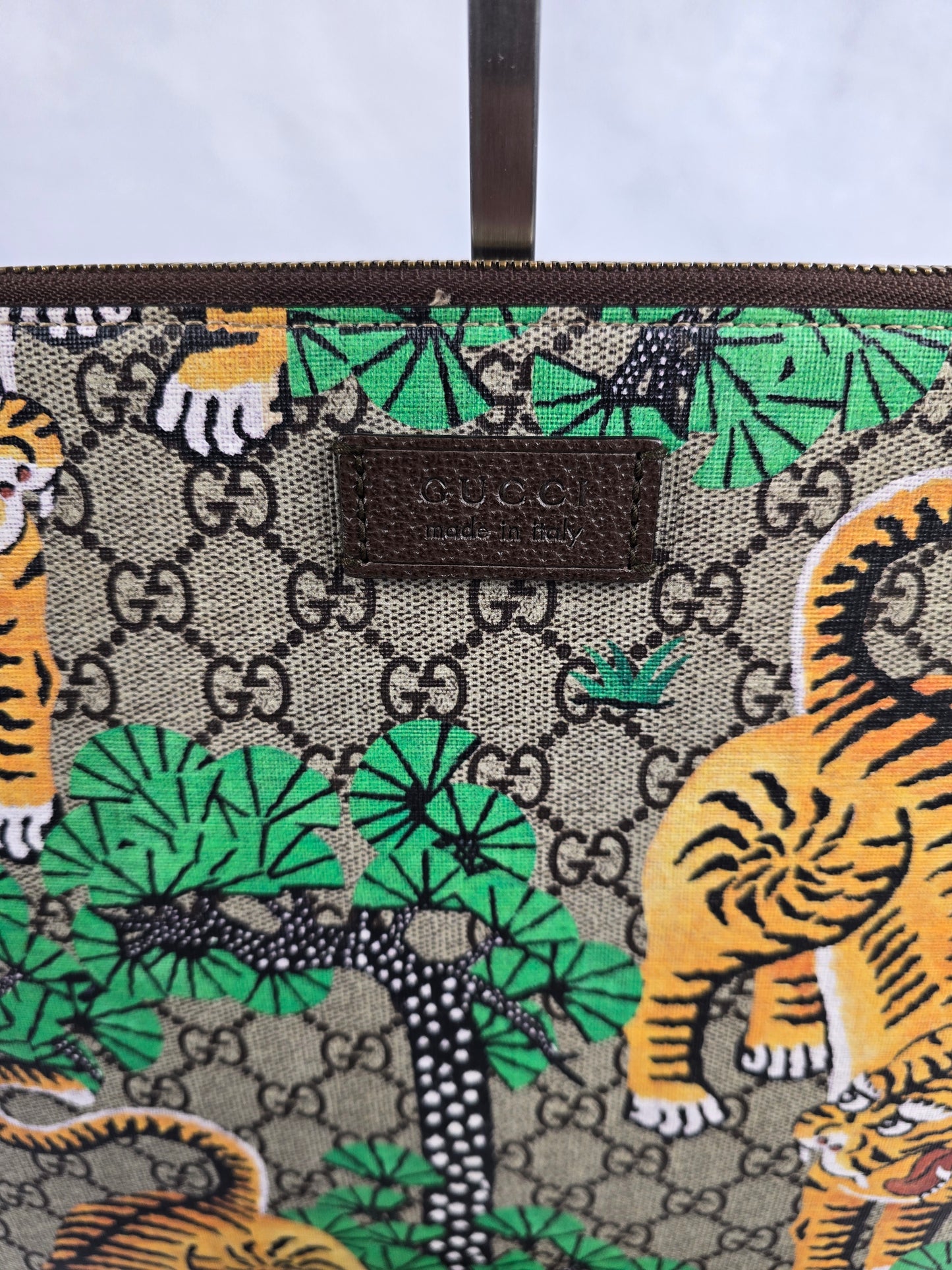 Gucci Bengal GG Supreme Flat Messenger Crossbody Bag