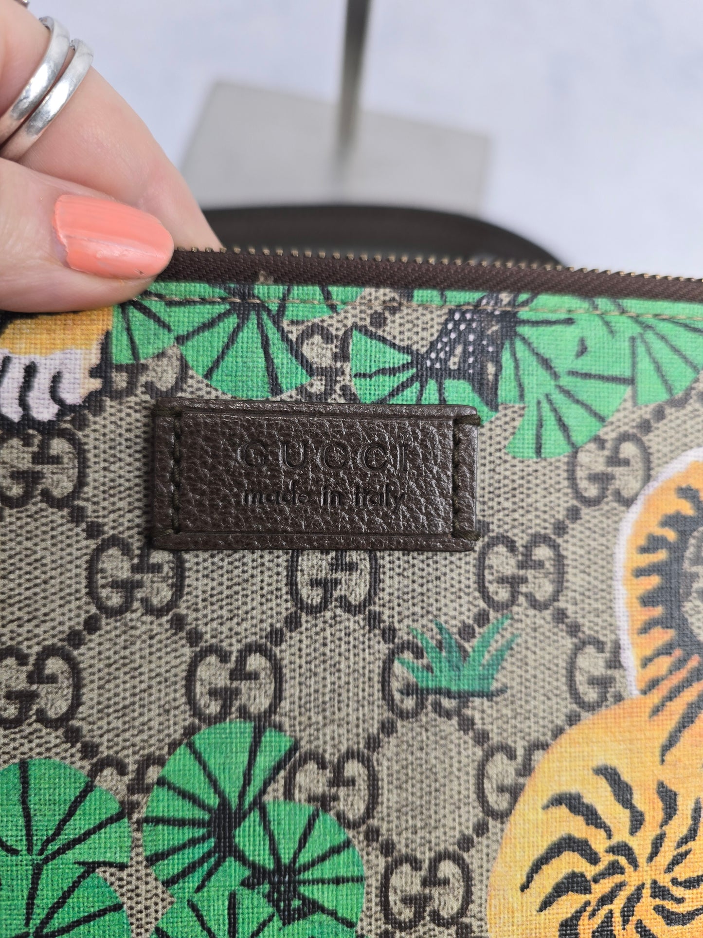 Gucci Bengal GG Supreme Flat Messenger Crossbody Bag