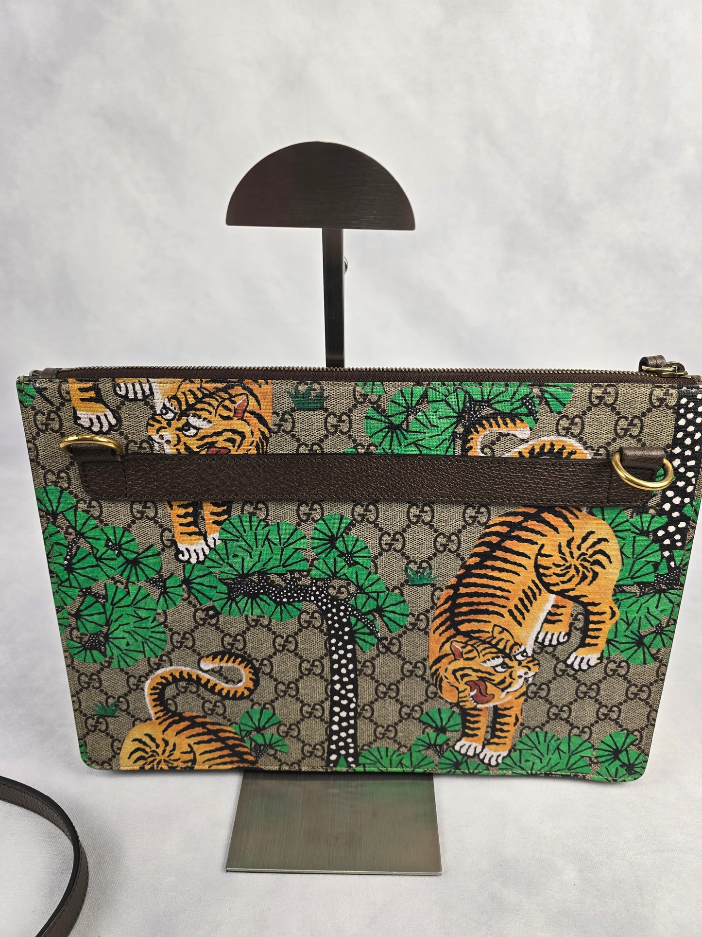 Gucci Bengal GG Supreme Flat Messenger Crossbody Bag