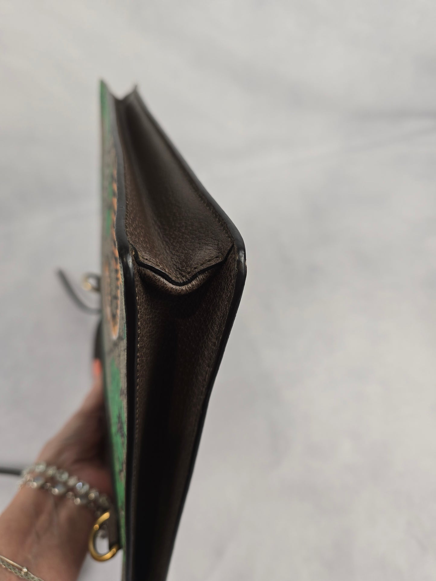 Gucci Bengal GG Supreme Flat Messenger Crossbody Bag