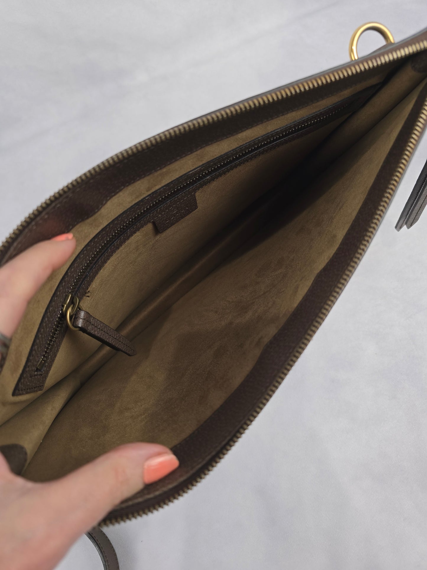 Gucci Bengal GG Supreme Flat Messenger Crossbody Bag