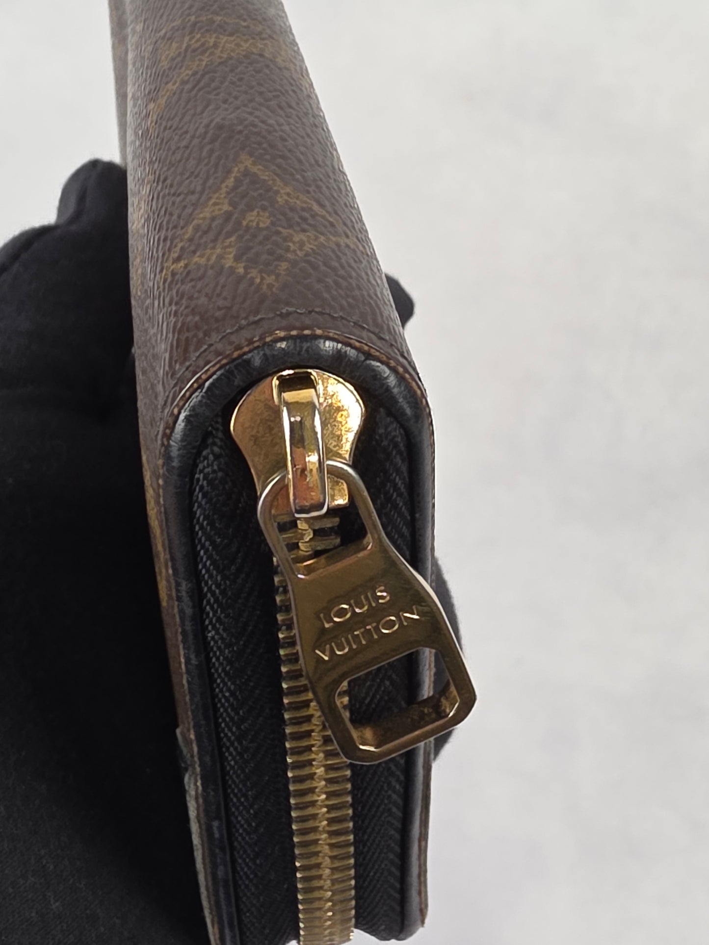 Louis Vuitton Brown Monogram Zippy Retiro Wallet – Black Leather Accents