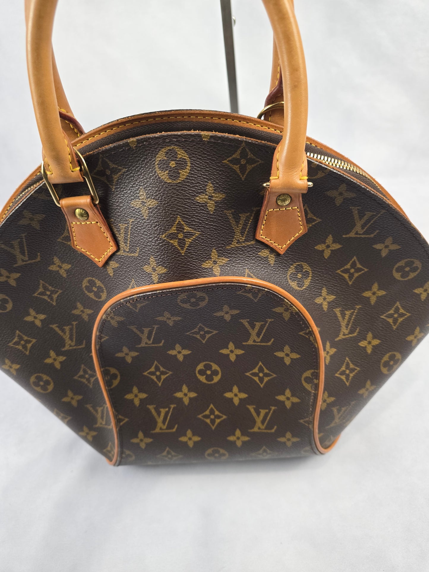 Louis Vuitton Ellipse MM Handbag
