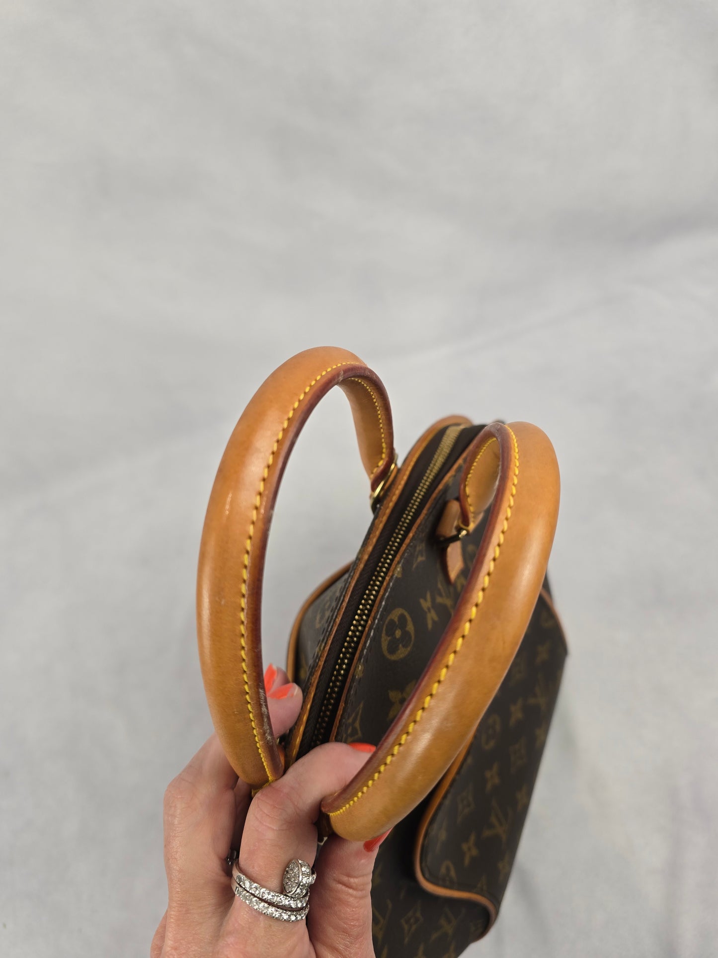 Louis Vuitton Ellipse MM Handbag