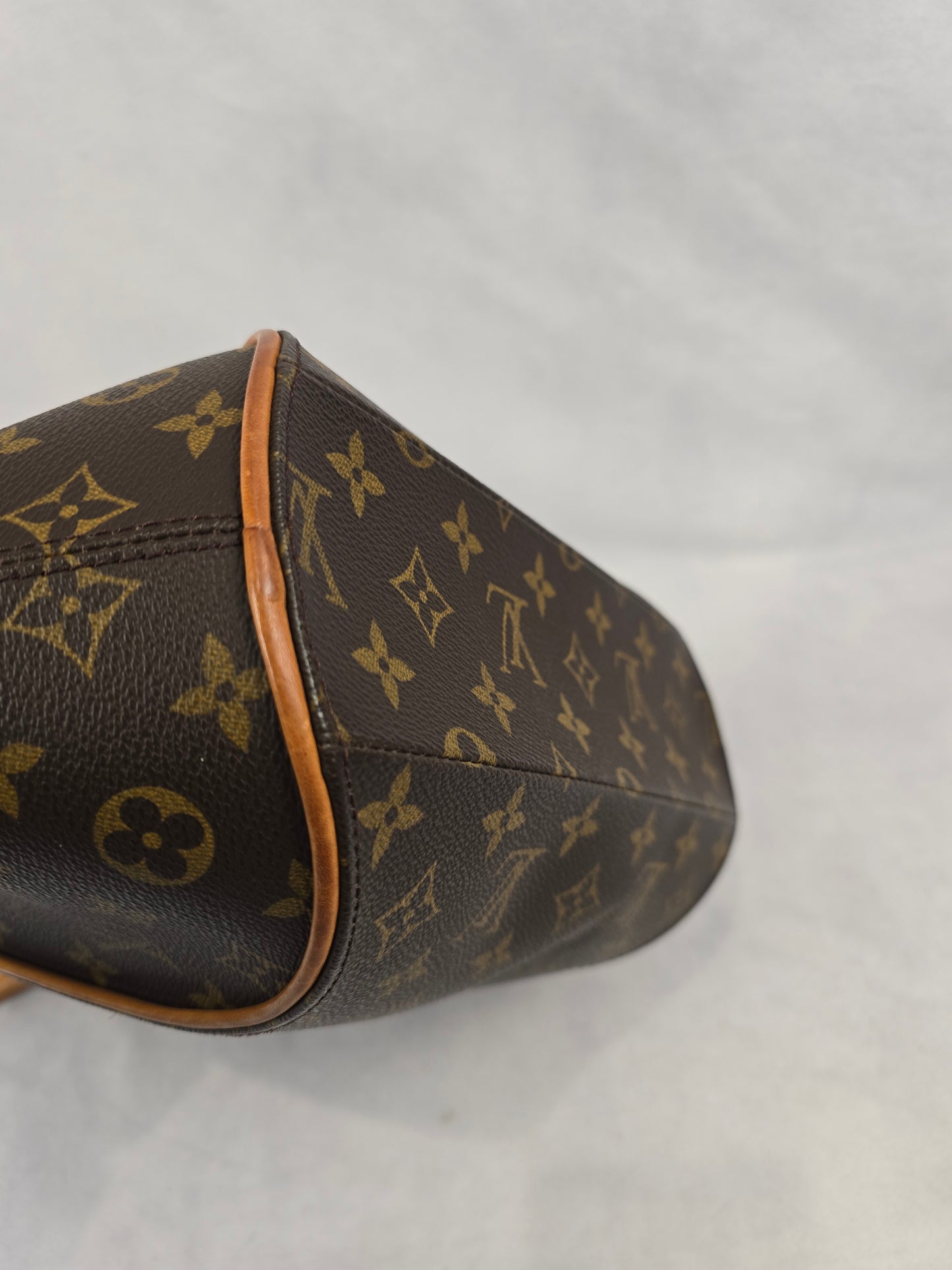 Louis Vuitton Ellipse MM Handbag