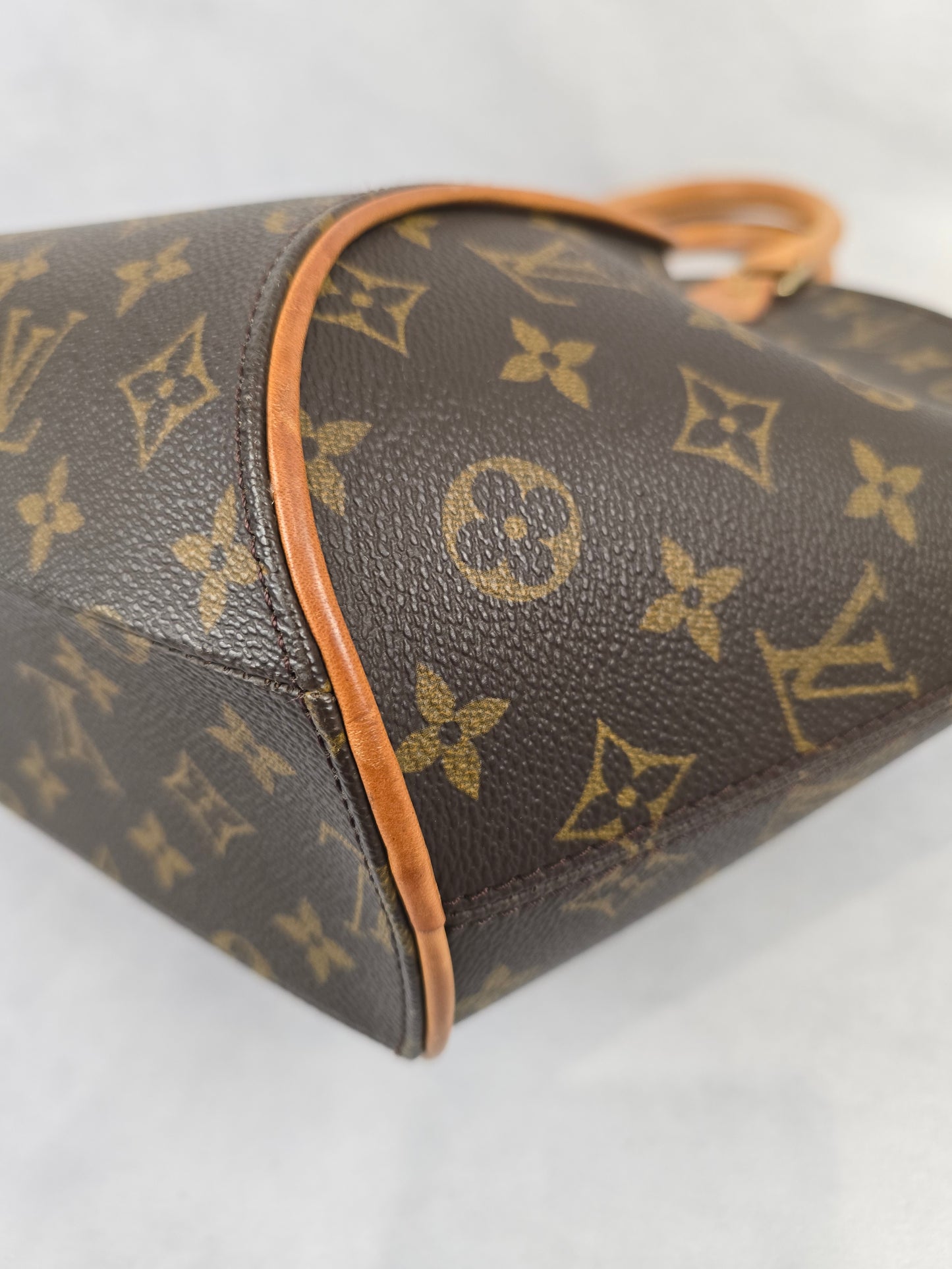 Louis Vuitton Ellipse MM Handbag