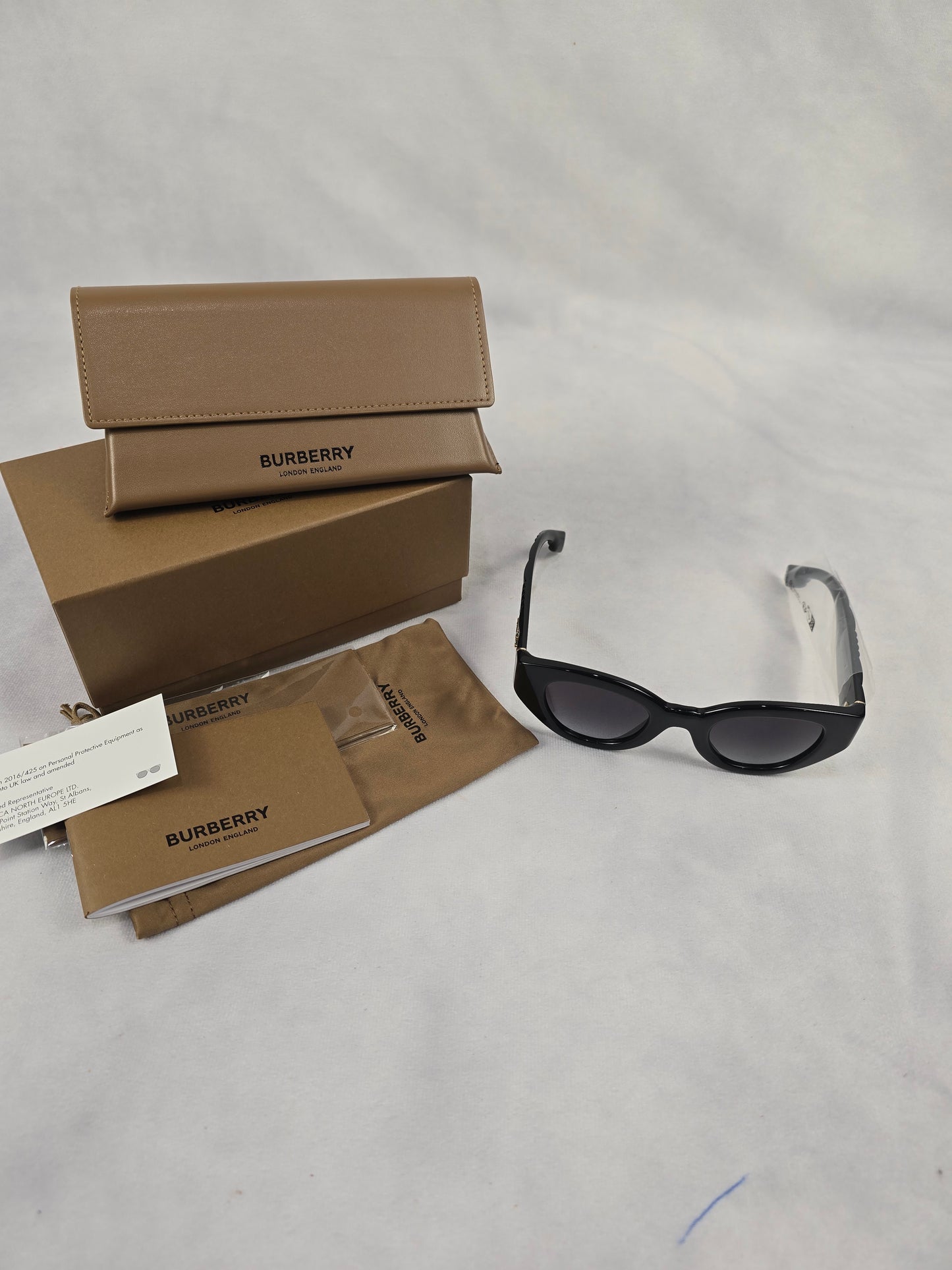 Burberry Meadow Sunglasses Black