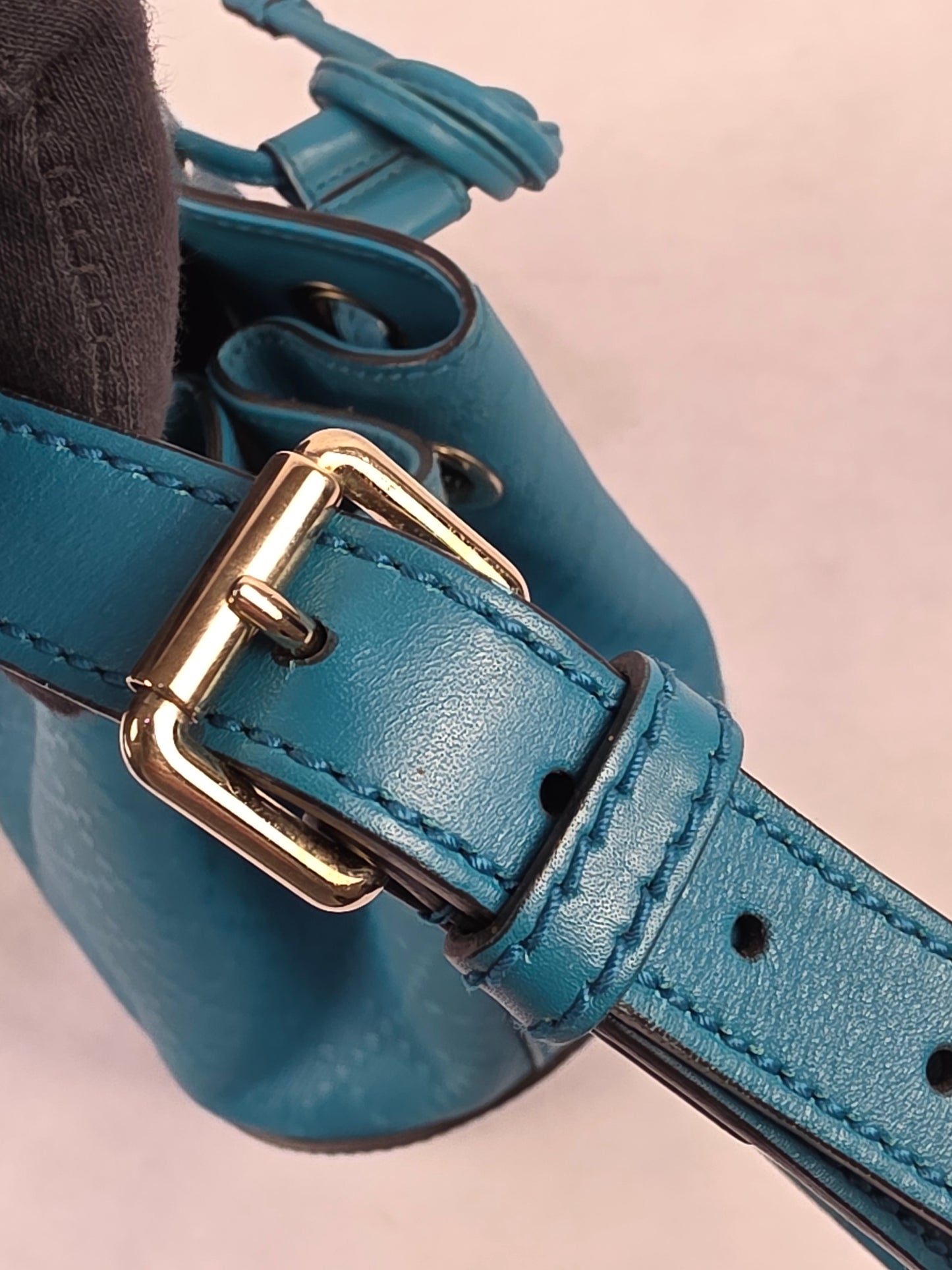 Gucci Bright Diamante Textured Leather Drawstring Bucket Bag in Turquoise Teal