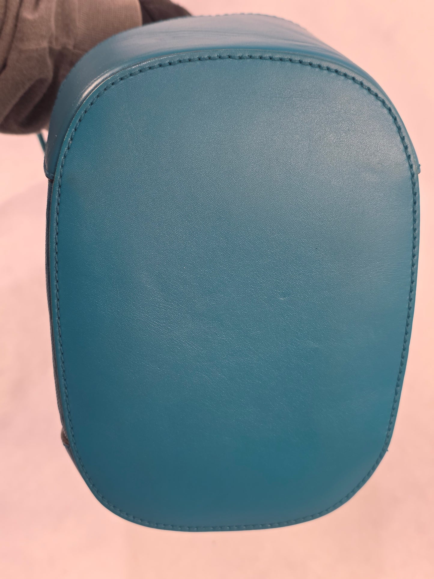 Gucci Bright Diamante Textured Leather Drawstring Bucket Bag in Turquoise Teal