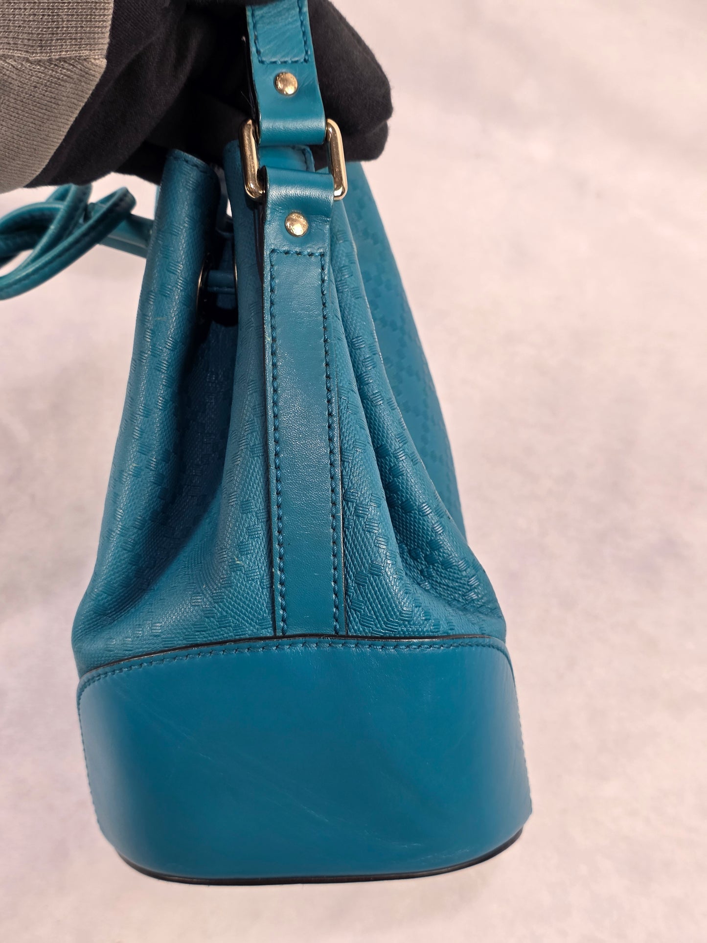 Gucci Bright Diamante Textured Leather Drawstring Bucket Bag in Turquoise Teal