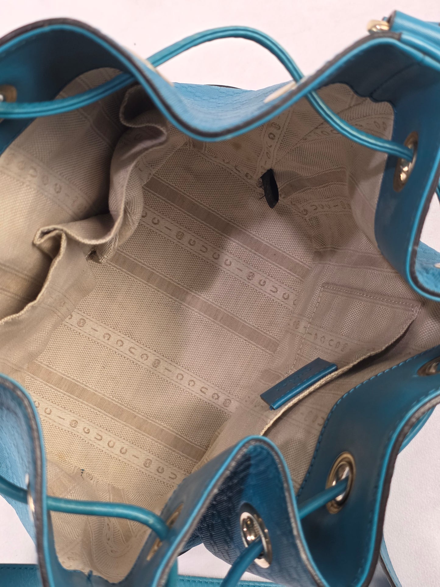 Gucci Bright Diamante Textured Leather Drawstring Bucket Bag in Turquoise Teal