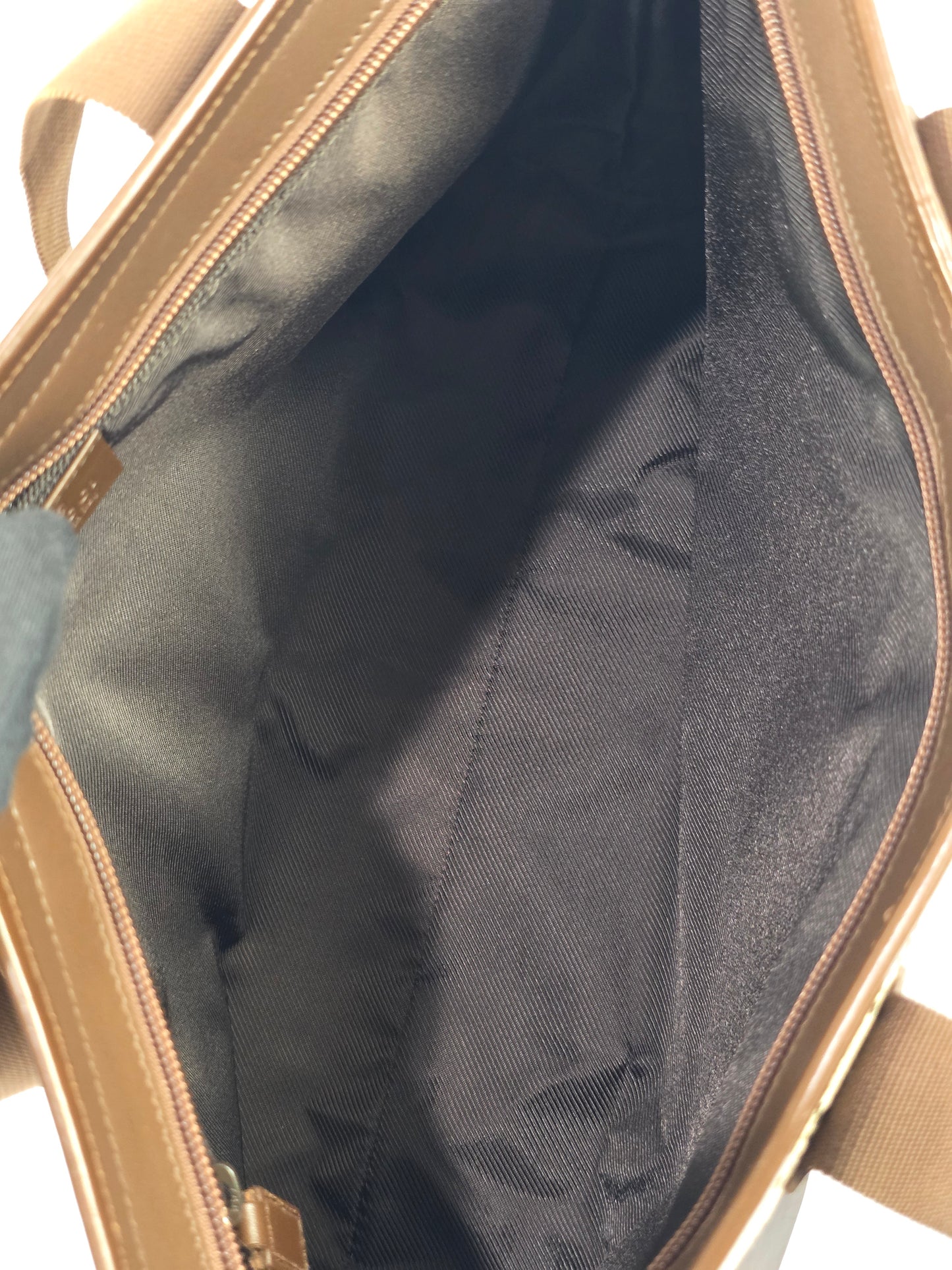 Gucci GG Canvas Front Zip Pocket Zippered Tote Bag