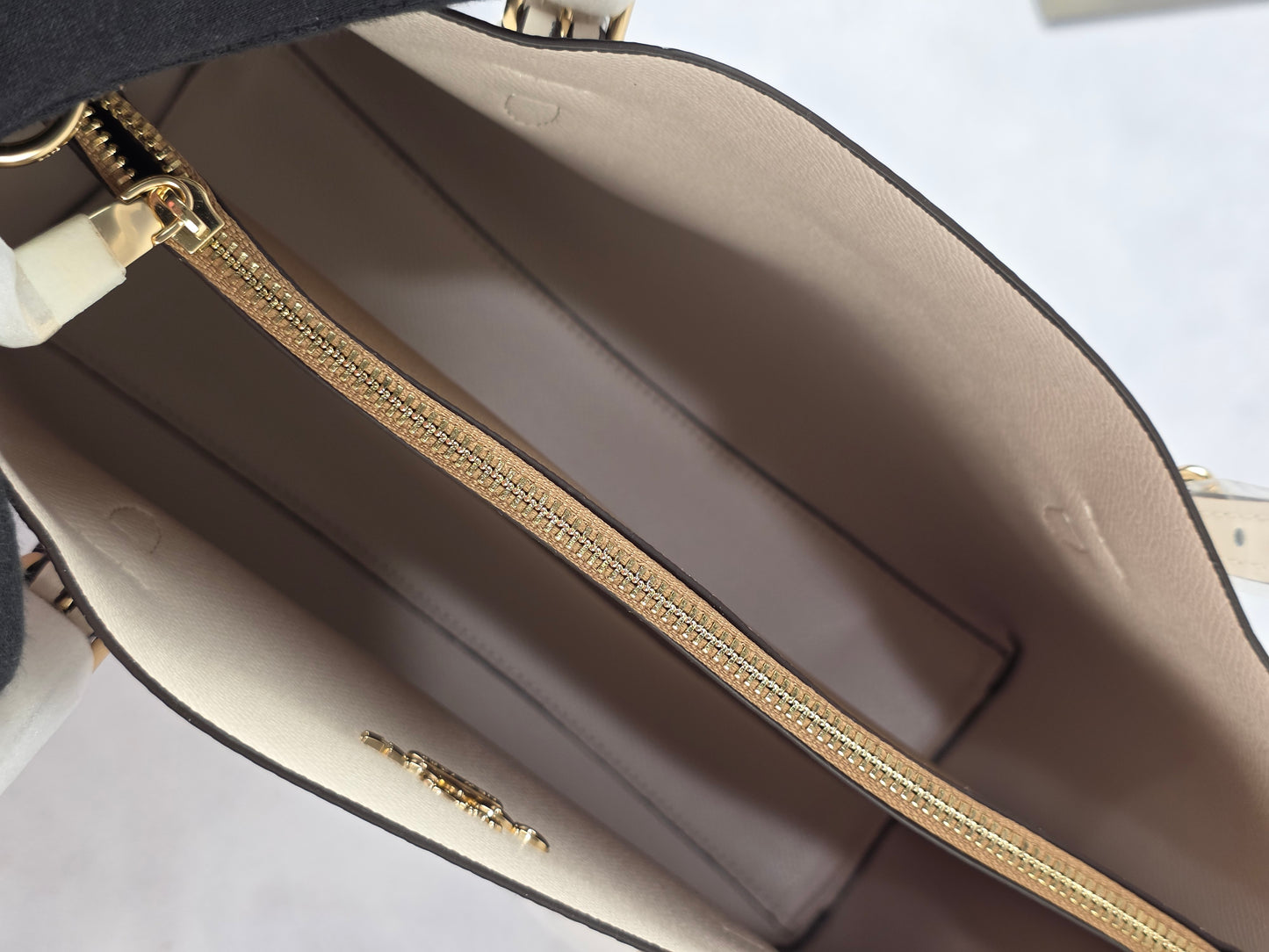 Coach Mollie Tote 25 with shoulder/crossbody strap in Signature Canvas