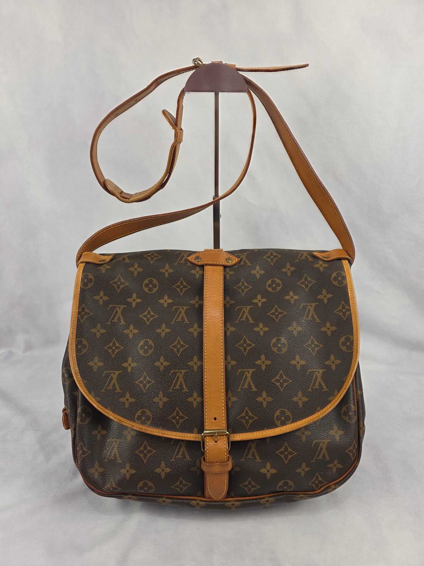 Louis Vuitton Monogram Saumur 35 Crossbody Messenger Bag, AR0935