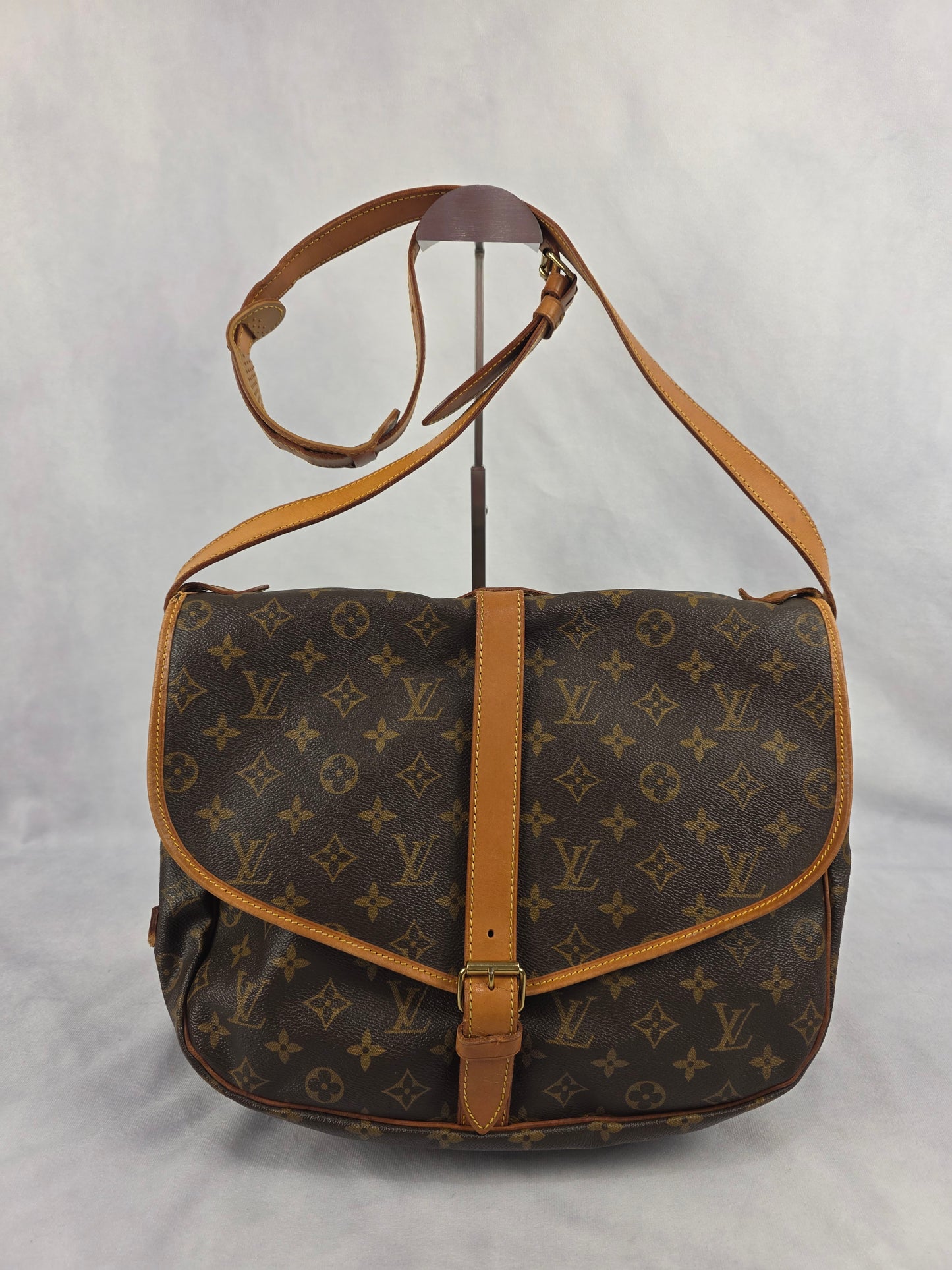 Louis Vuitton Monogram Saumur 35 Crossbody Messenger Bag, AR0935