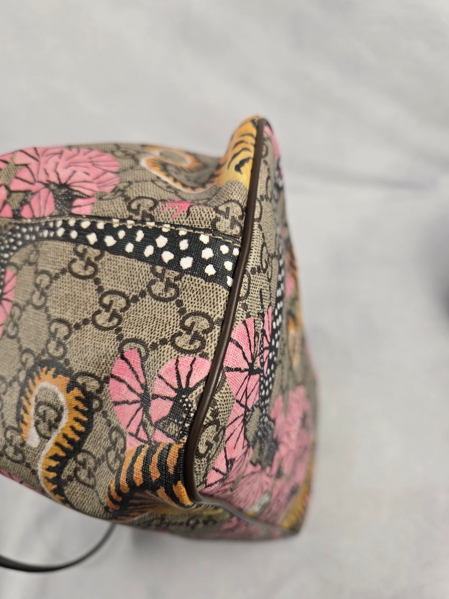 Gucci Soft GG Supreme Bengal Tote in Beige/Pink