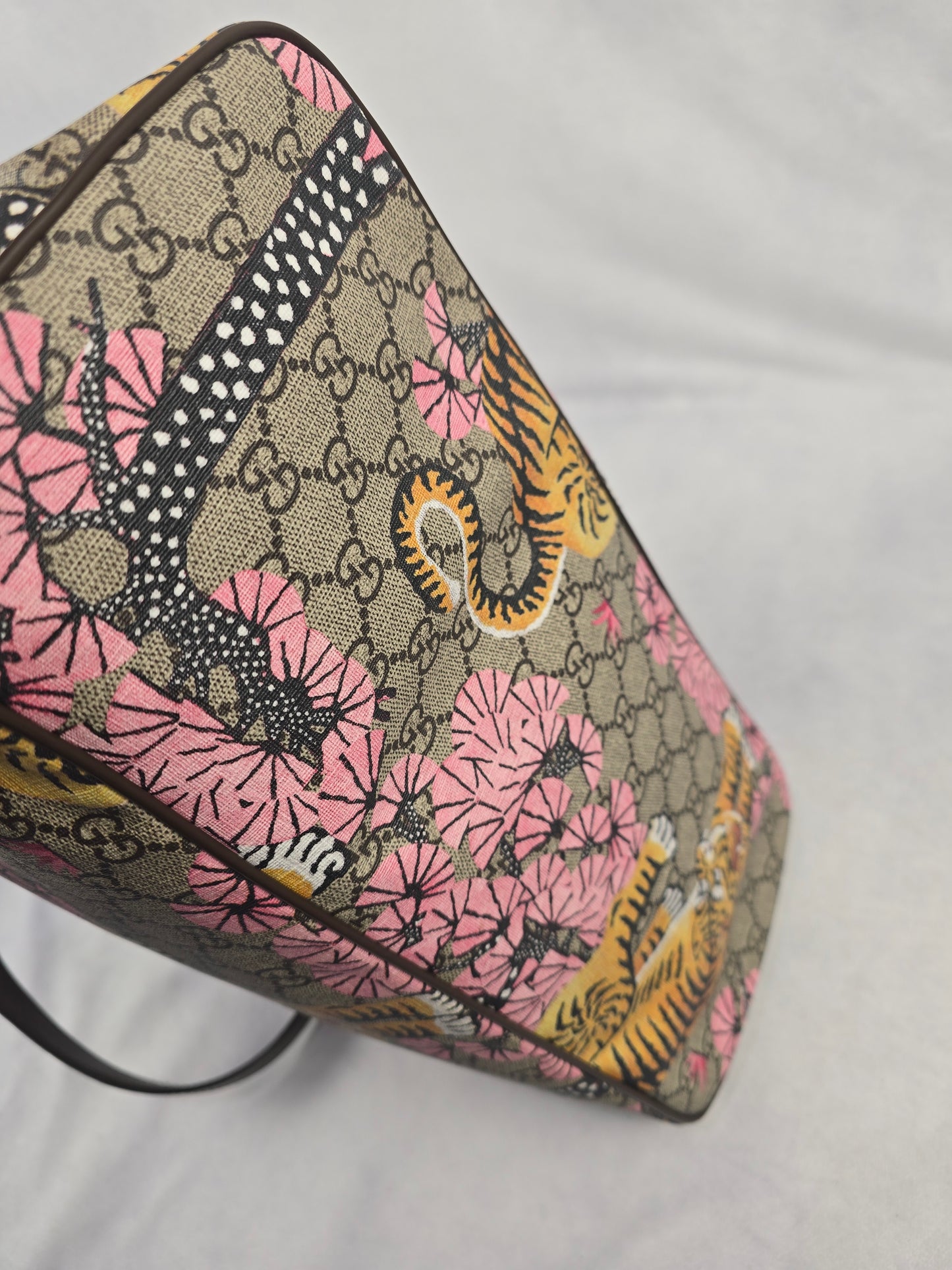 Gucci Soft GG Supreme Bengal Tote in Beige/Pink