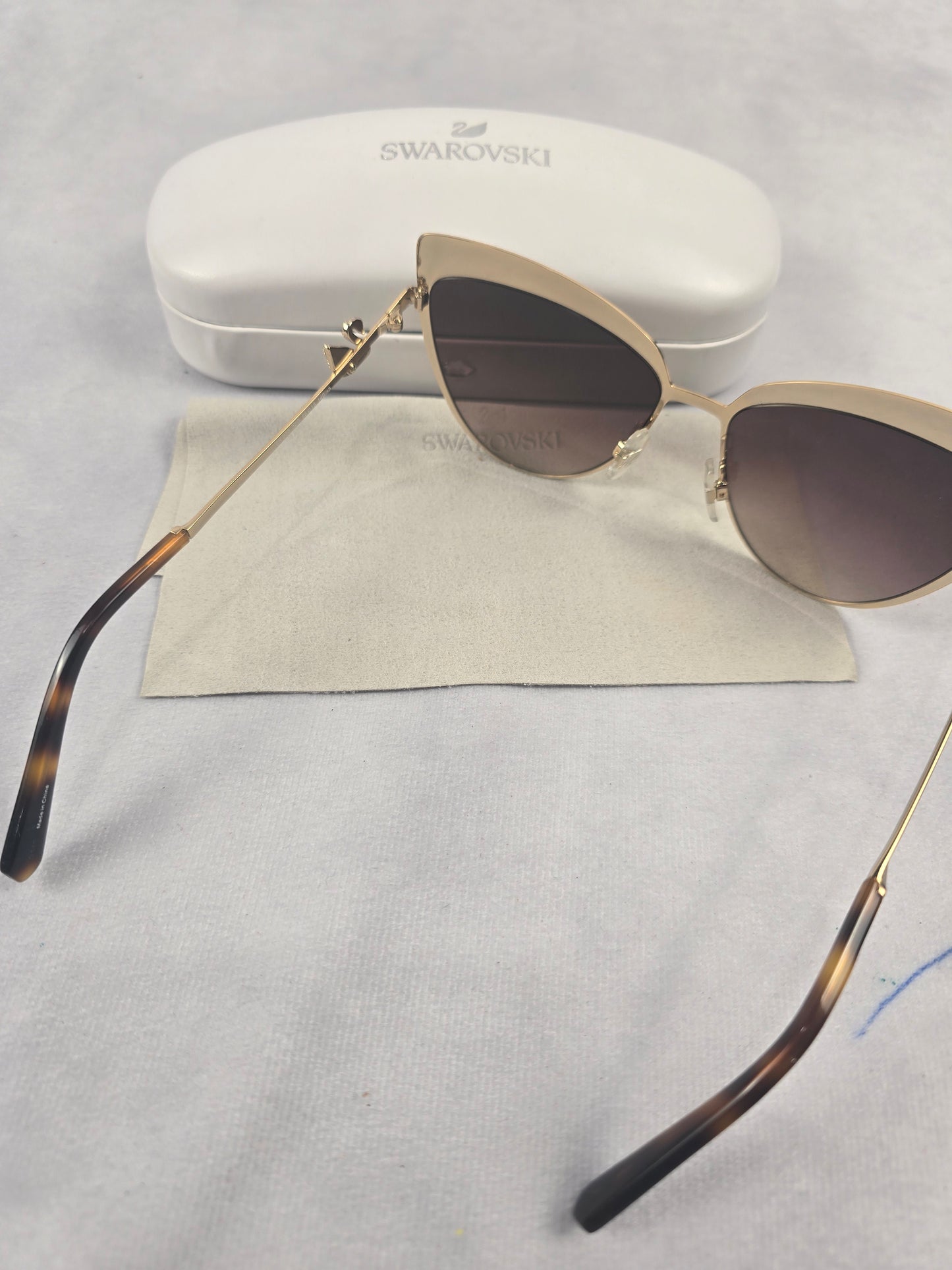 Swarovski (SK220) Cat-eye Sunglasses