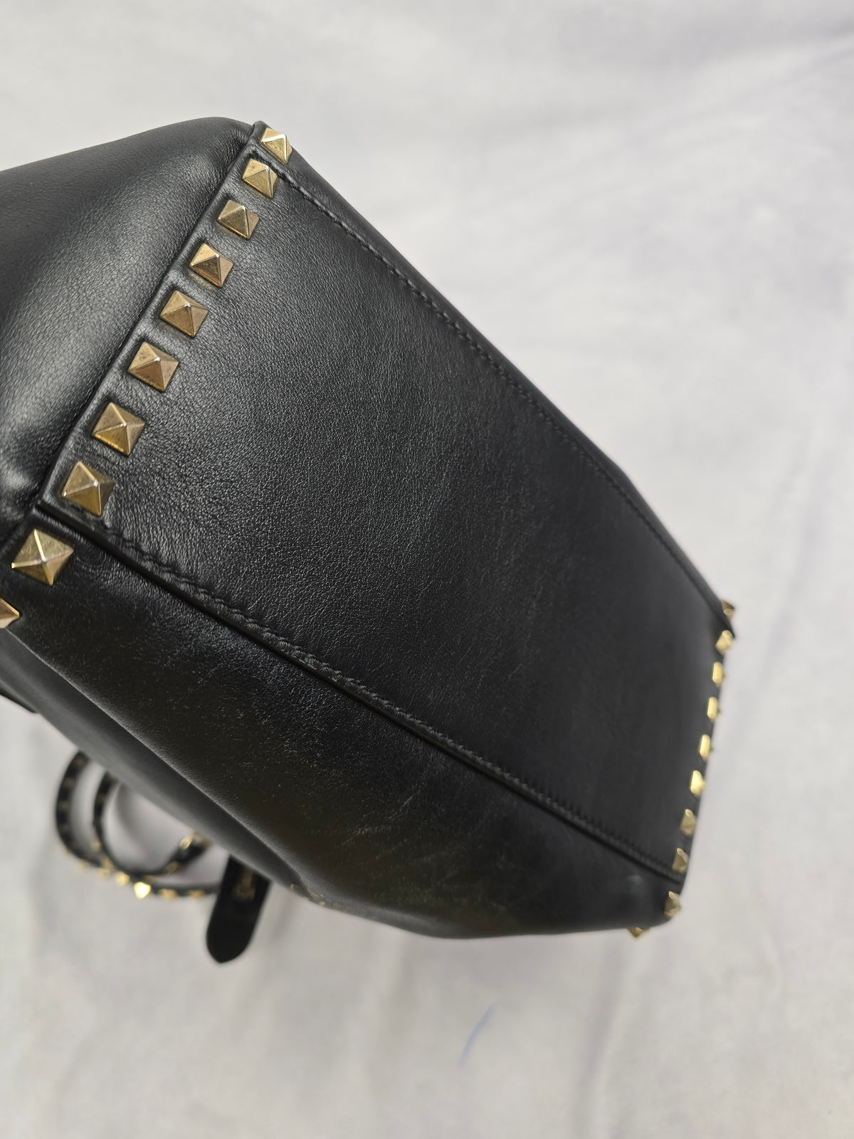 Valentino Garavani Rockstud Medium Leather Totebag in Black