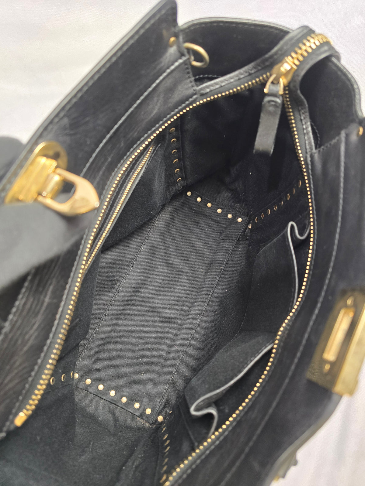 Valentino Garavani Rockstud Medium Leather Totebag in Black