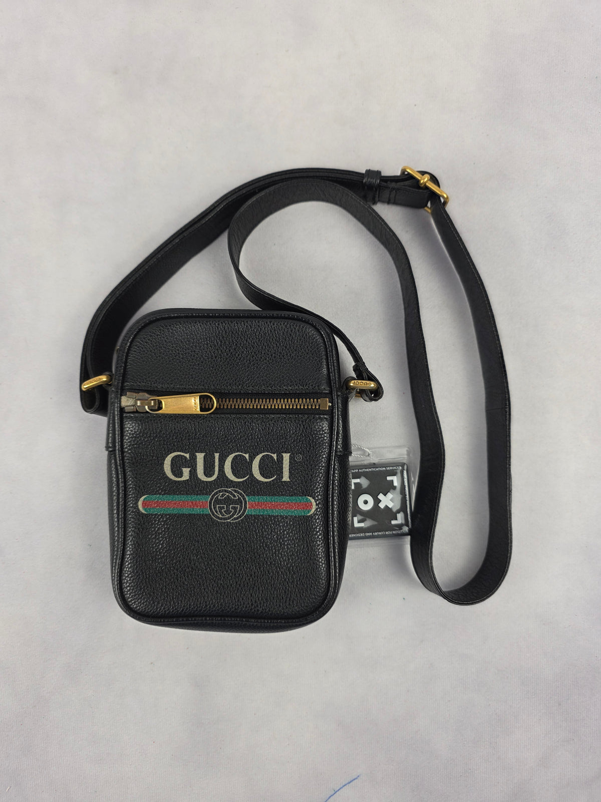 Gucci Logo Print Grained Black Leather Messenger Bag