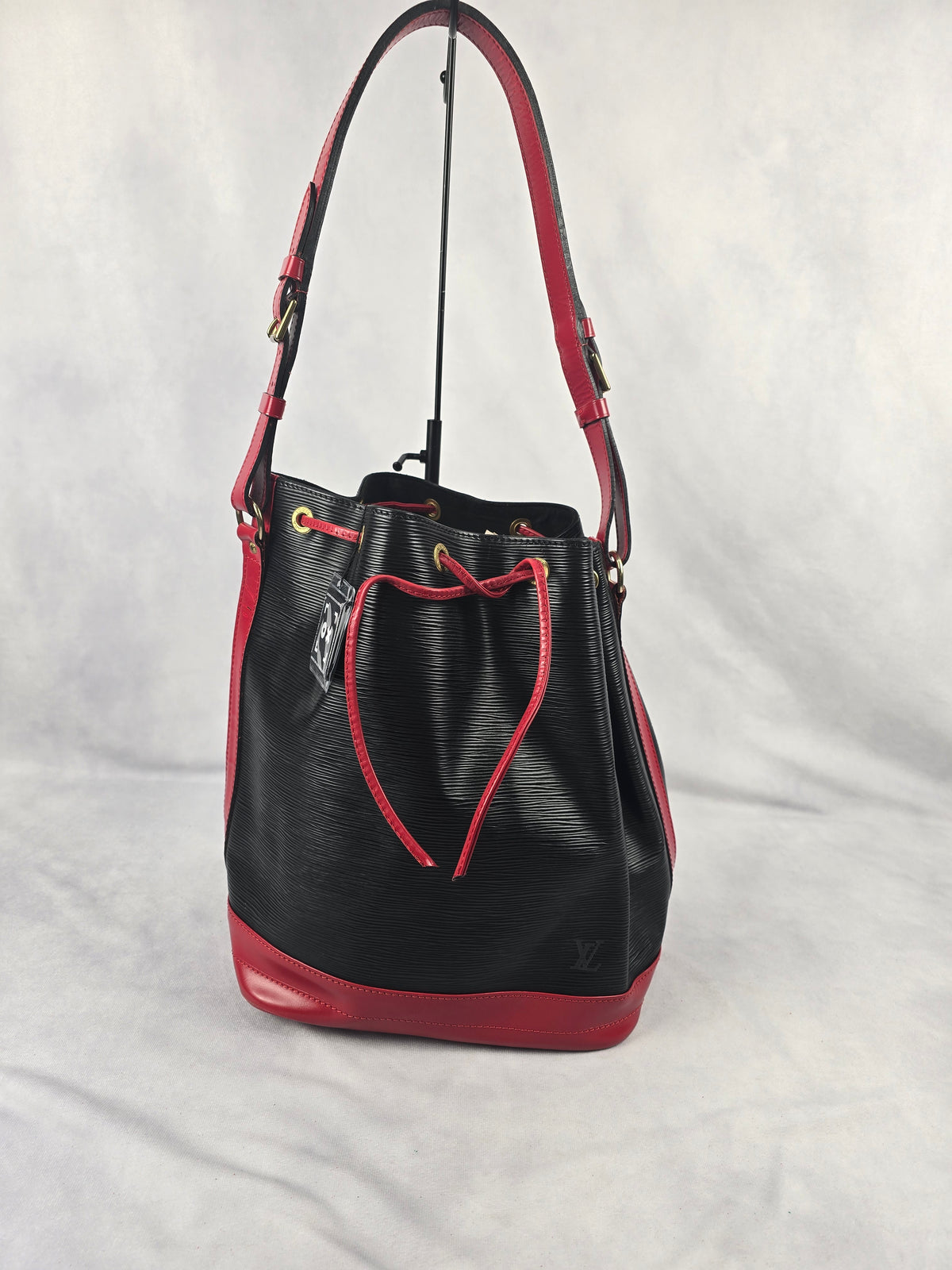Louis Vuitton Bi-Color Epi Leather Noe GM Bucket Bag in Black with Red Trim