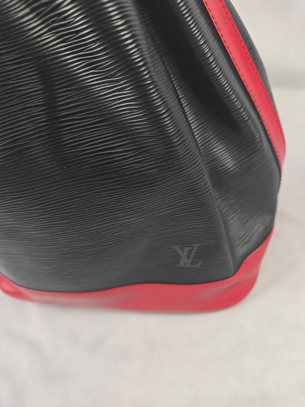 Louis Vuitton Bi-Color Epi Leather Noe GM Bucket Bag in Black with Red Trim