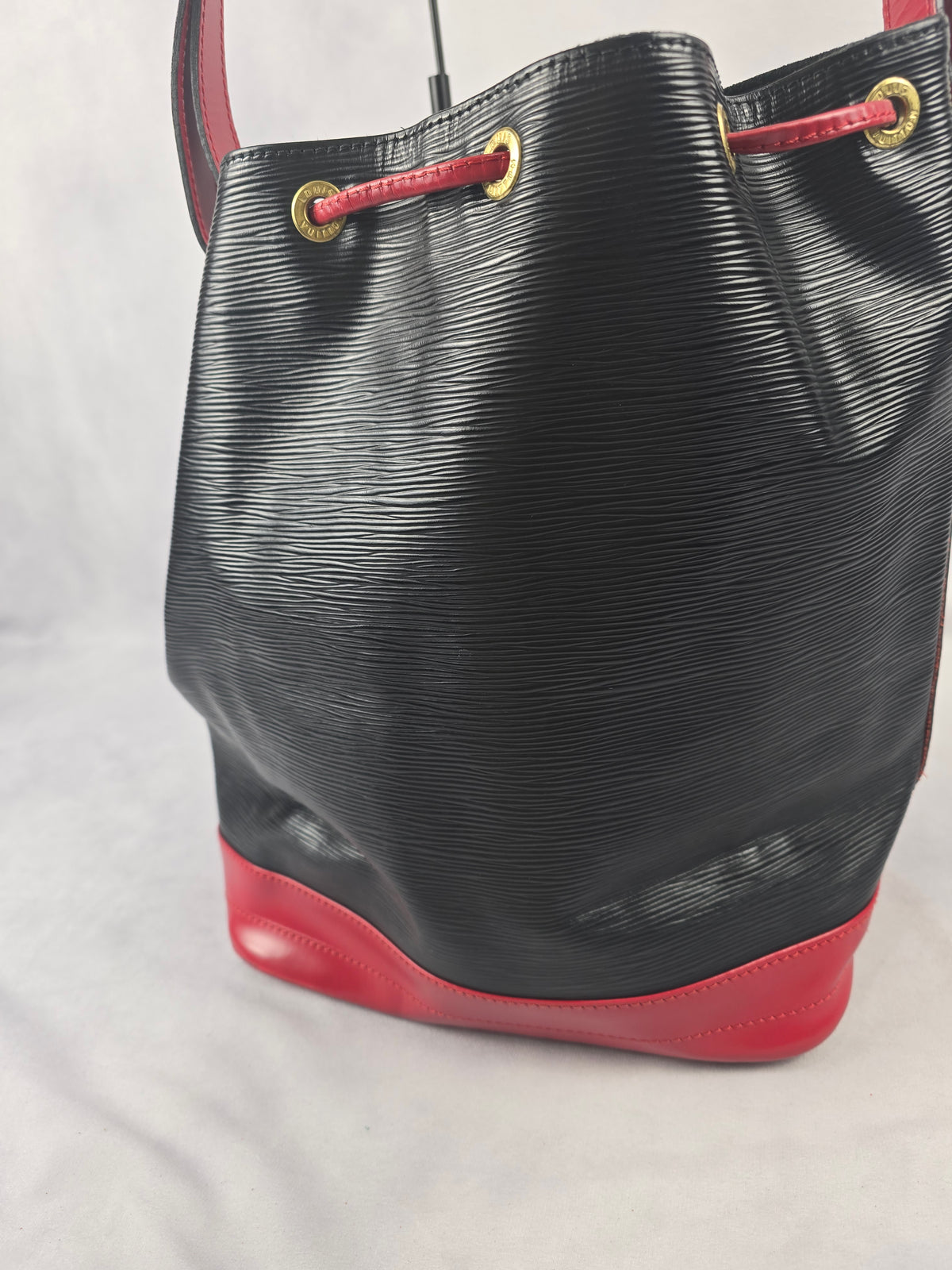 Louis Vuitton Bi-Color Epi Leather Noe GM Bucket Bag in Black with Red Trim
