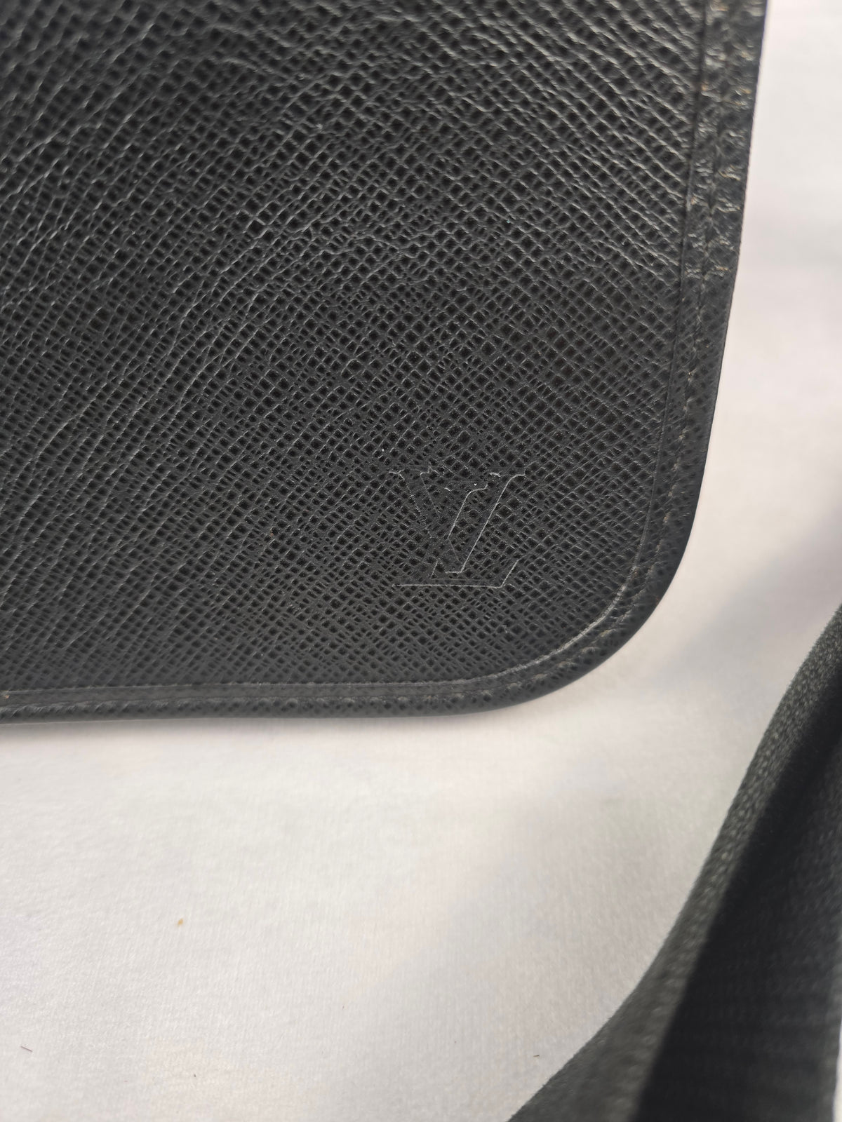 Louis Vuitton Black Taiga Leather Messenger Bag