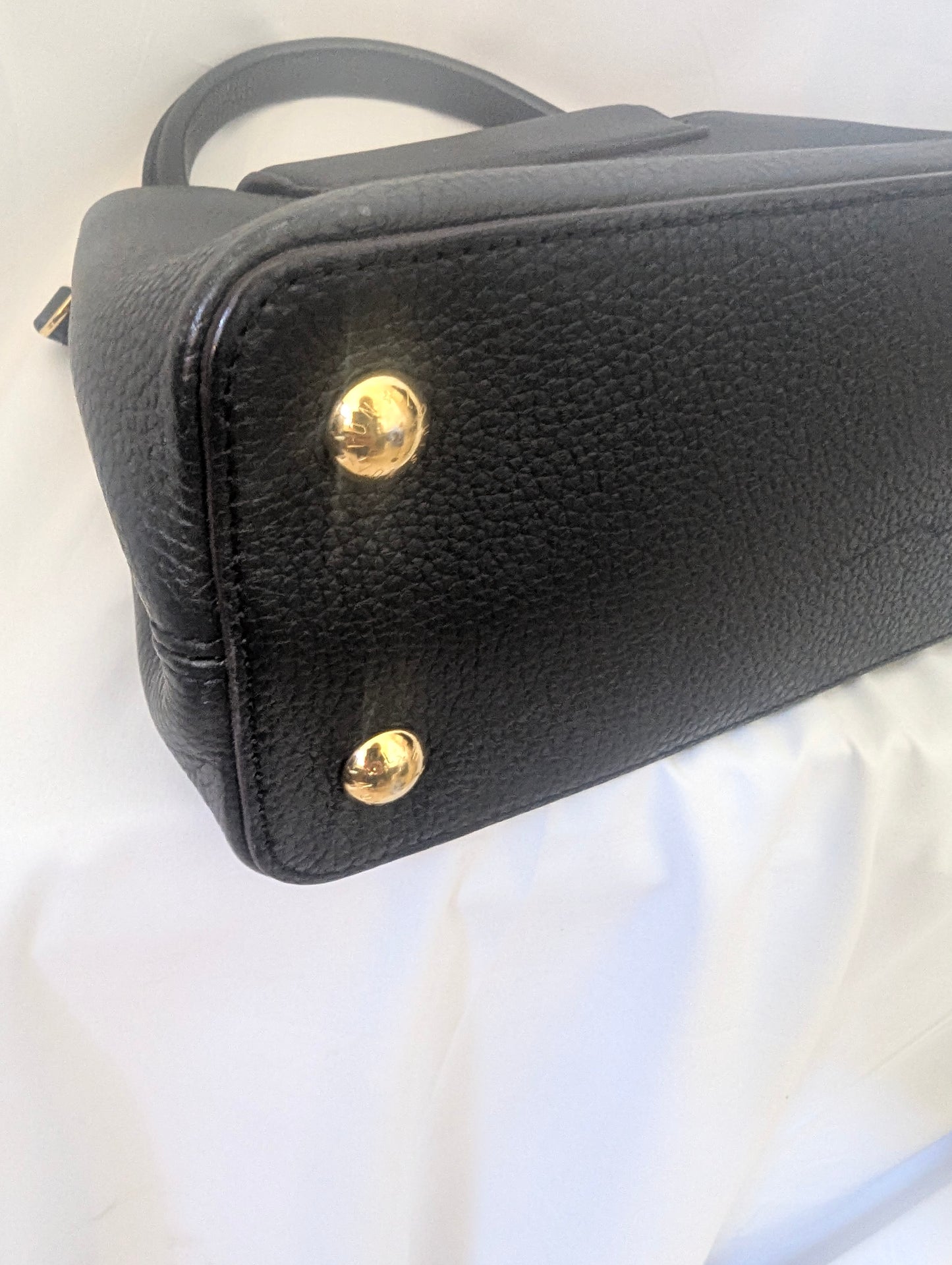 Louis Vuitton Black Capucines Leather Bag Gold LV