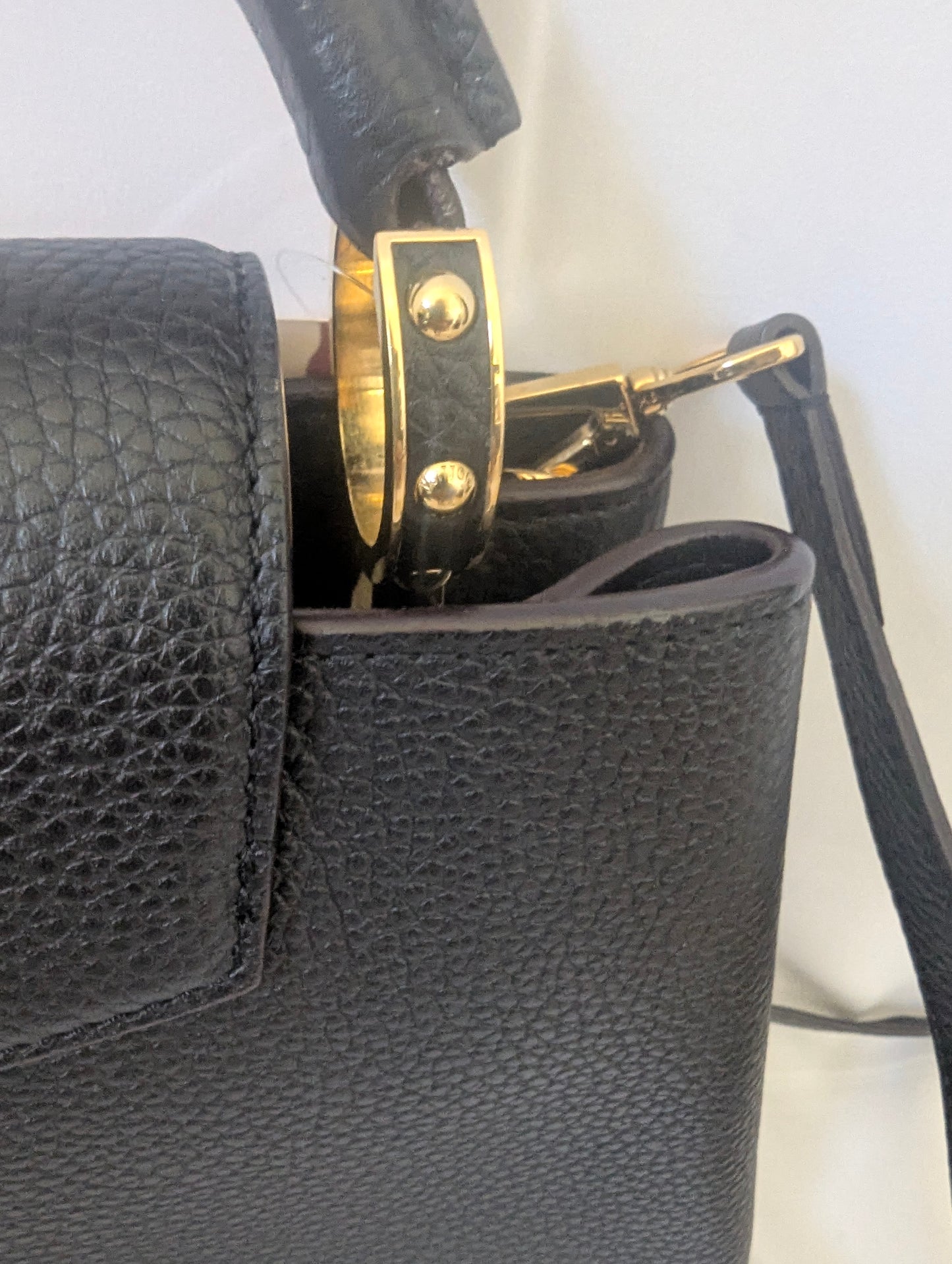Louis Vuitton Black Capucines Leather Bag Gold LV